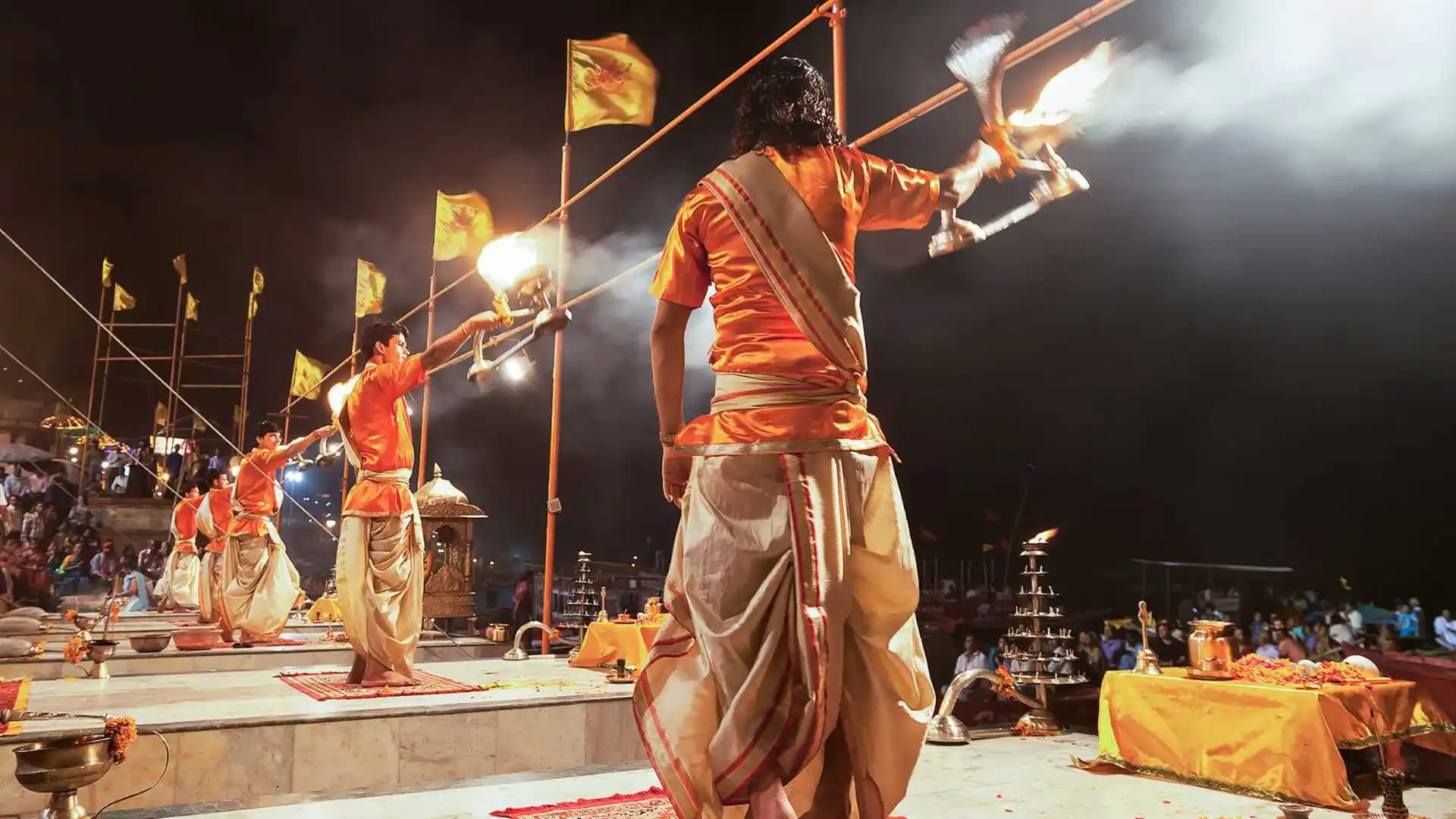 dashashwamedh-ghat-ganga-aarti-in-varanasi